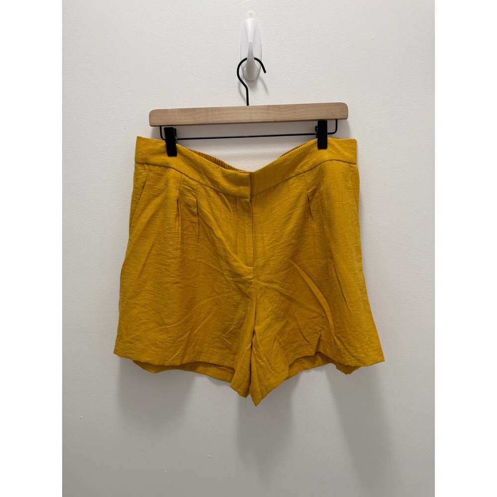 Vince Camuto Delicate Ditsy Yellow Pleated Pull Shorts Size 14 Golden Spice NEW